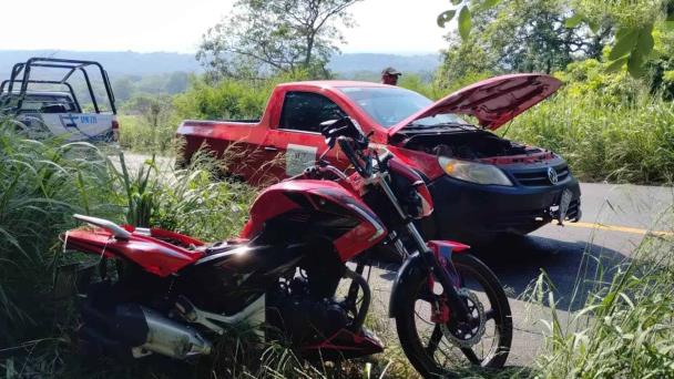 Camioneta Y Motocicleta Chocan En La Carretera Federal Cardel Poza Rica