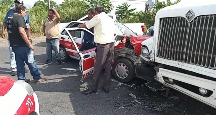 Se Registra Choque Entre Taxi Y Cami N Torton En San Rafael