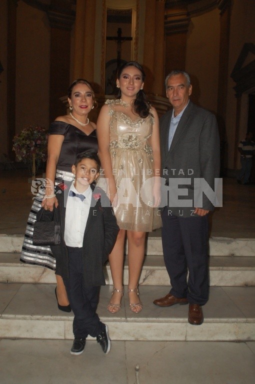  Edad de sueños: Rochy García Peña Rodríguez cumple XV años