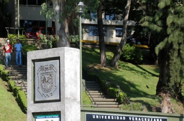 A la UV le ofrecen compensaciones para que no reclame más recursos, acusa rector