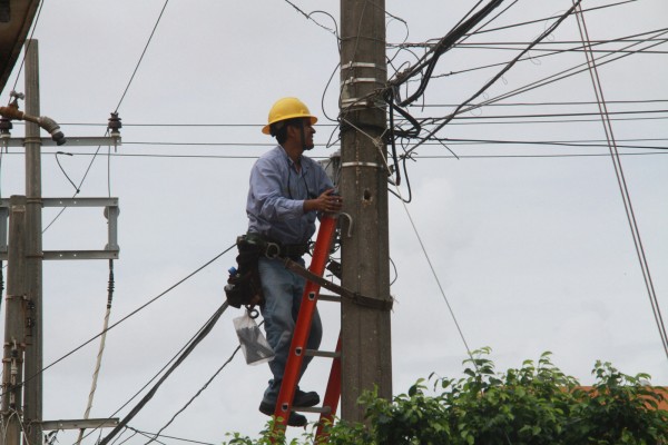 Restablece CFE el 68% del servicio eléctrico en 5 estados del país tras sismo