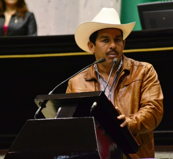 A la One, Two, Thre En corto: Renato Tronco disque amarró hueso con Pepe Yunes