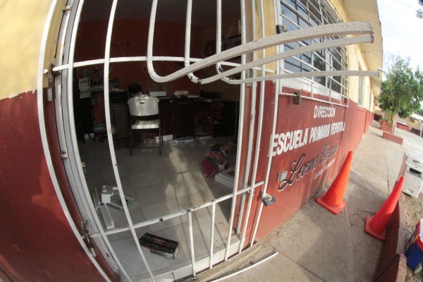 Escuelas saqueadas, sin agua y sin luz, complican regreso a clases en Veracruz