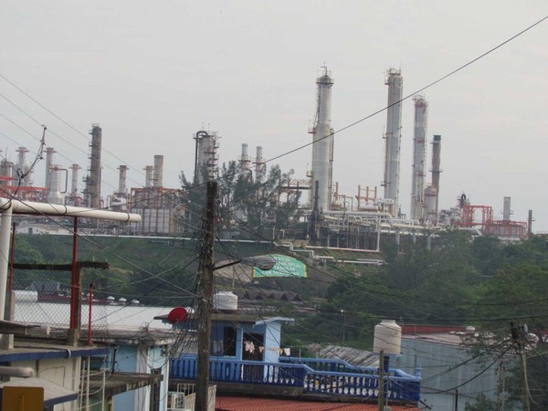 Encuentran osamenta afuera de la refinería de Minatitlán