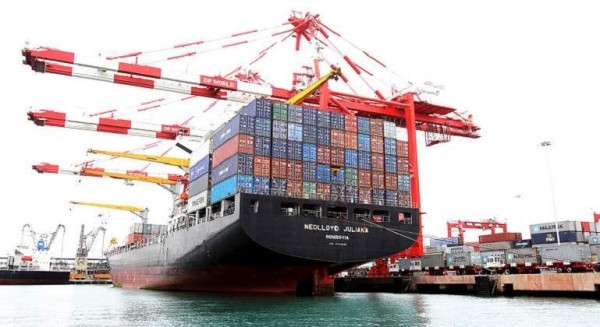 Se desploman exportaciones de México a EU  48% en abril