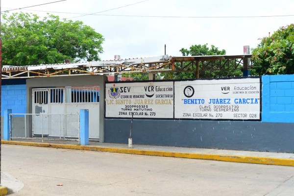 Por adeudo, CMAS corta servicio a primarias de Coatzacoalcos