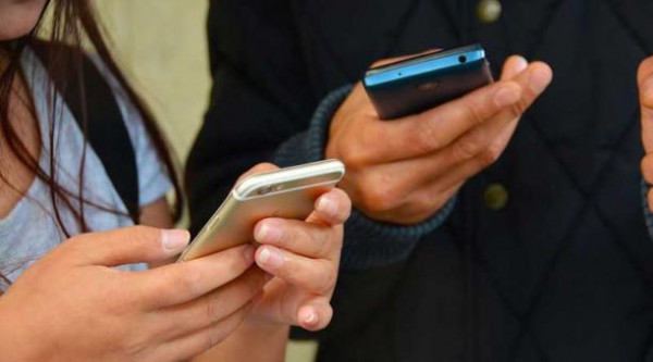 ¿Te espían desde la cámara de tu celular? El sencillo método para comprobarlo
