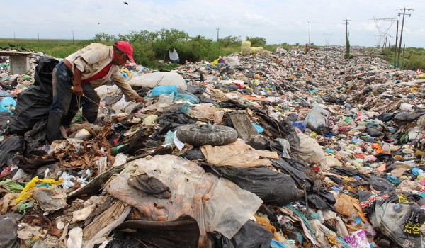 Anuncia AMLO tratamiento en basurero de Minatitlán