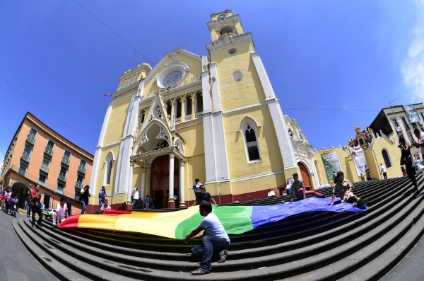 ¿Dormía Iglesia en Veracruz? dice que su misión es denunciar corrupción e injusticia