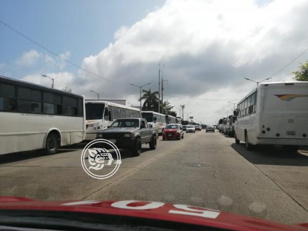 No existe la sana distancia en transporte urbano de Minatitlán