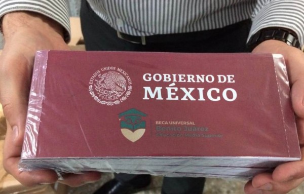 Denuncian ante FGR fraude en cobro de becas en Veracruz