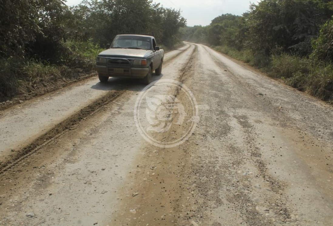 Con amparo, pobladores frenan carretera en Tuxpan