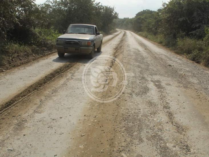 Con amparo, pobladores frenan carretera en Tuxpan