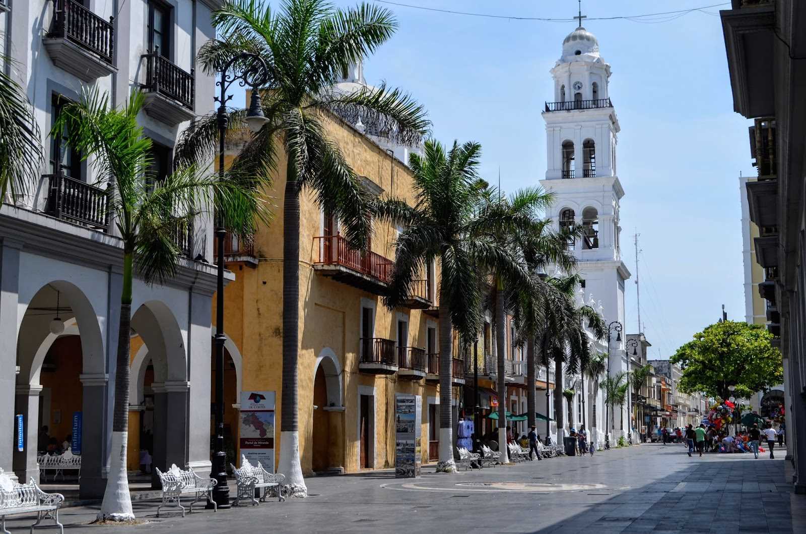 Autoridades municipales reabren calles del centro histórico de Veracruz