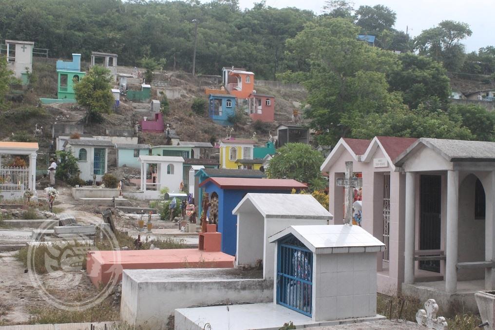 Por protocolos, provocan gresca en cementerio de Rafael Delgado