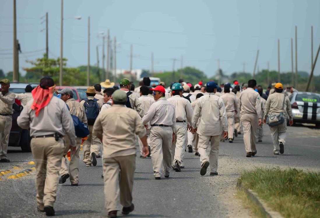 Coronavirus frenó reposición de plazas en Pemex; urge cubrir vacantes