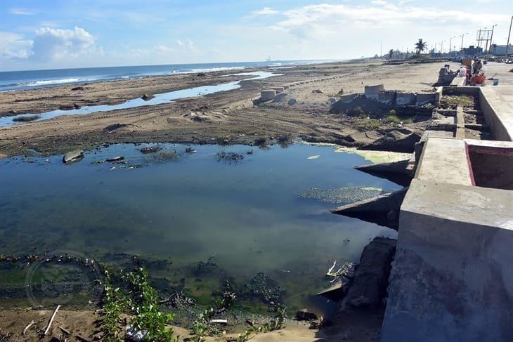 Reúnen firmas para cancelar descargas en playas de Coatzacoalcos