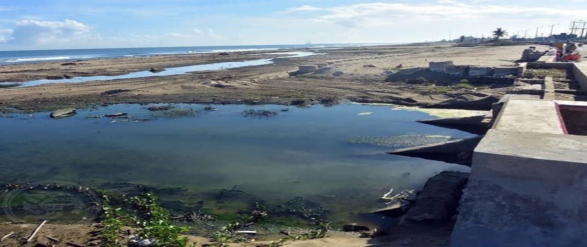 Reúnen firmas para cancelar descargas en playas de Coatzacoalcos