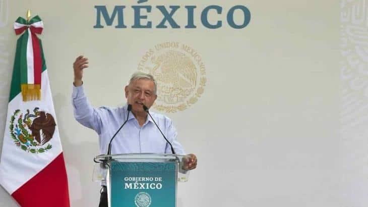 La lucha es de hombres y mujeres: AMLO