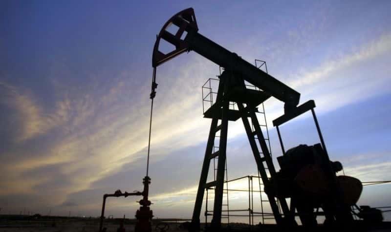 Petróleo mexicano se desploma 31.7 por ciento