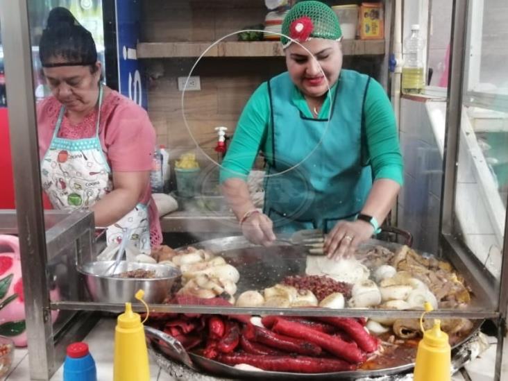 Mujeres en Coatzacoalcos realizan sus actividades normales pese a Paro Nacional