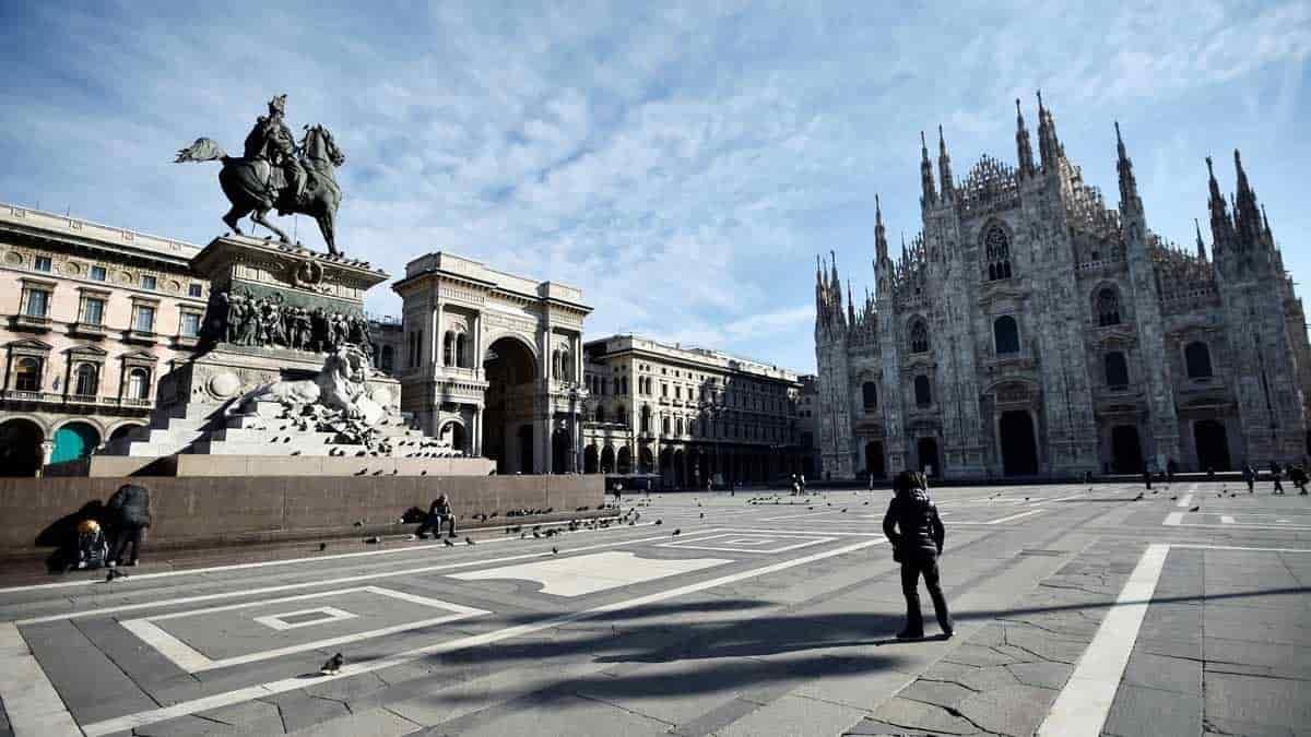 Italia ordena cierre de negocios, menos supermercados y farmacias