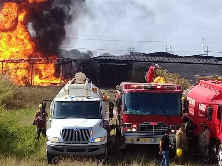 Se incendia una bodega en Tabasco; presumen intento de huachicoleo