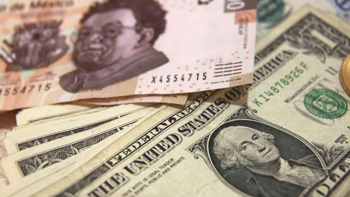 Dólar alcanza máximo histórico de 22.98 pesos en madrugada de jueves