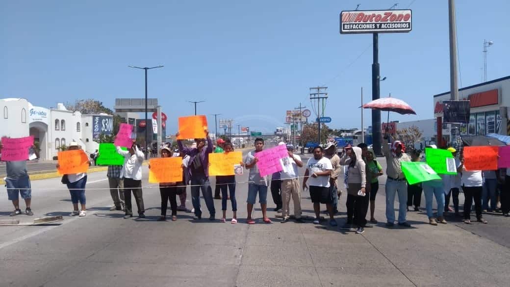 Tras desaparición de activista, bloquean avenida Rafael Cuervo