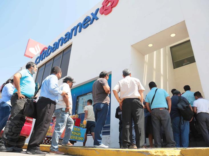 Sucursales bancarias controlan acceso de clientes