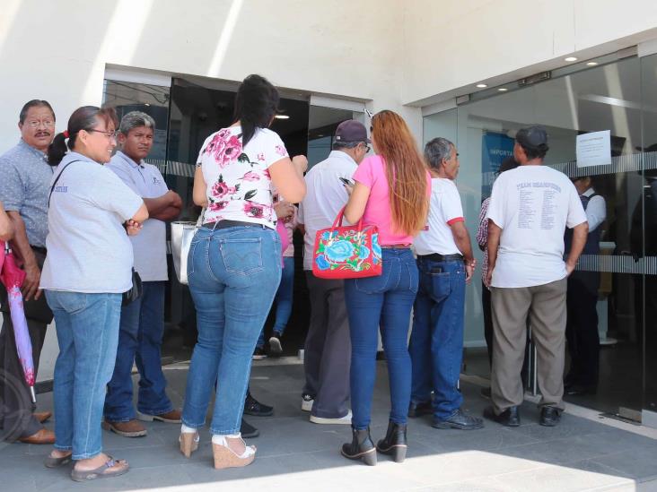 Sucursales bancarias controlan acceso de clientes