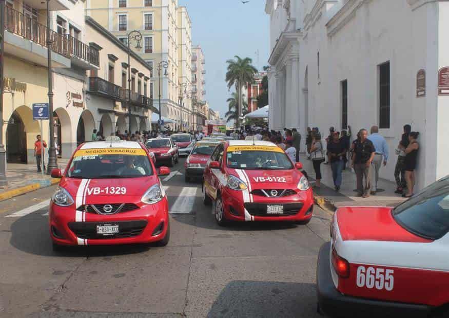 Durante contingencia taxistas de Veracruz prestarán servicio extra sin costo