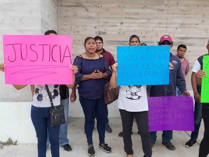 Vecinos exigen justicia para mujer que fue quemada por pareja