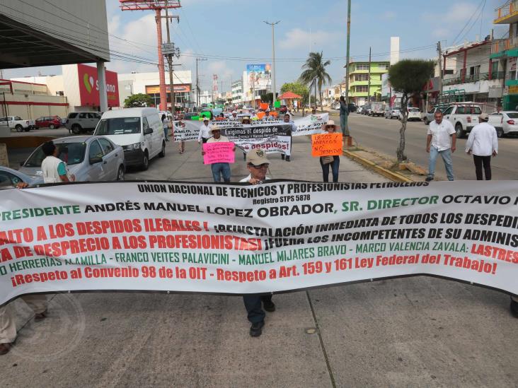 Por despidos en Pemex continúan las protestas en Coatzacoalcos