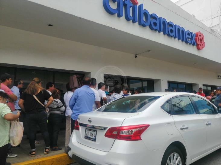 Bancos en Tuxpan colapsan tras aplicar medidas de higiene