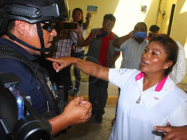 Jaloneos en desalojo de vendedora ambulante en Papantla