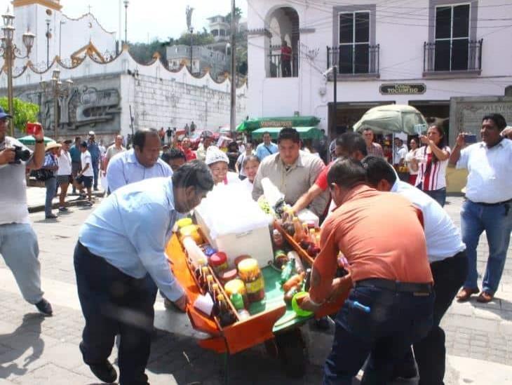 Jaloneos en desalojo de vendedora ambulante en Papantla