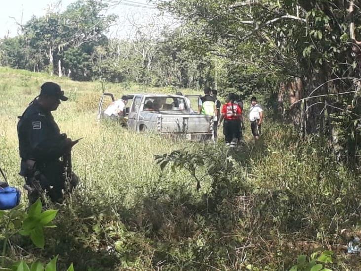 Camioneta particular se sale del camino y deja tres personas lesionadas