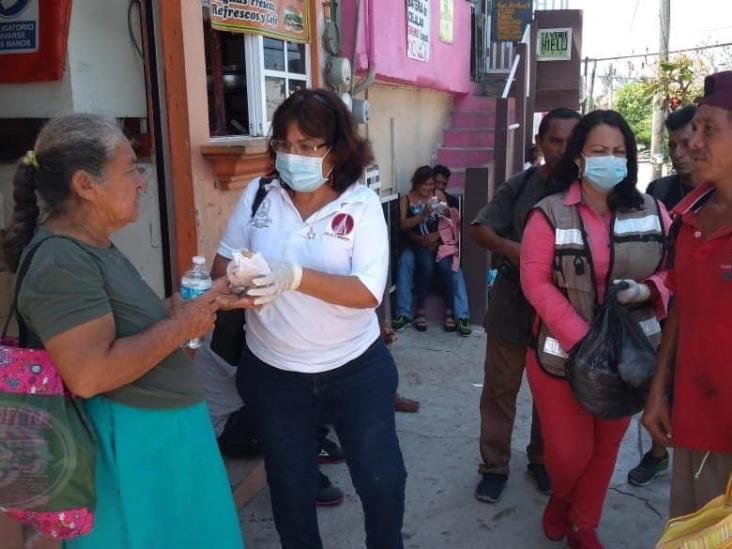 Llevan alimentos y bebidas a los más necesitados