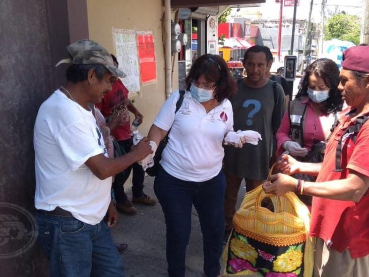 Llevan alimentos y bebidas a los más necesitados