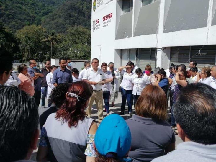 Acusan amenazas y falta de equipo en Hospital de Río Blanco