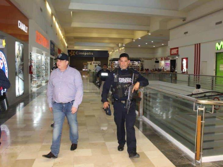 Recorre Hugo Gutiérres plazas comerciales; siguen operativos