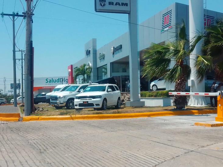 En Veracruz, sujetos armado despojan a cuentahabiente de dinero y camioneta