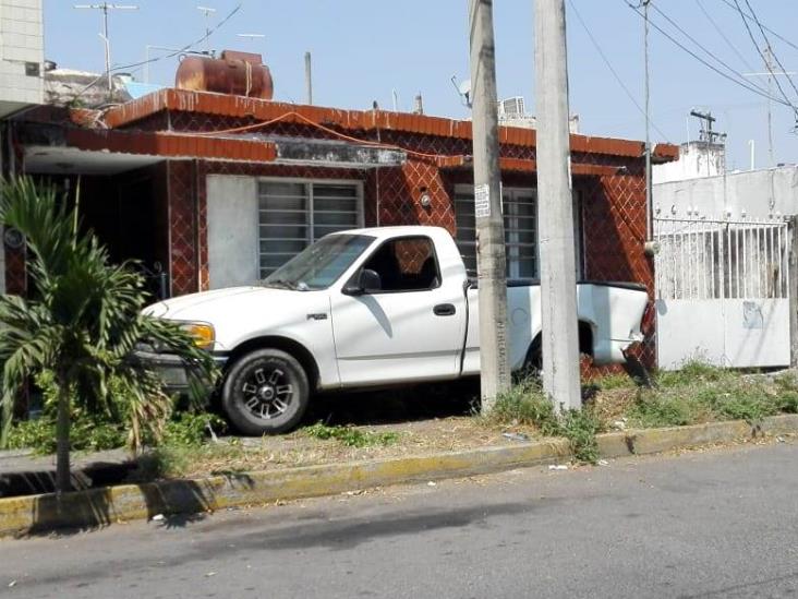 Joven provoca fuerte accidente debido a falla mecánica