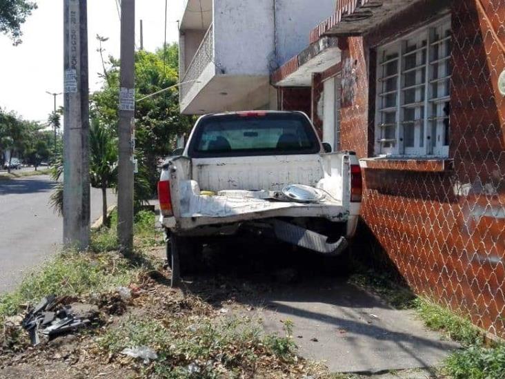 Joven provoca fuerte accidente debido a falla mecánica