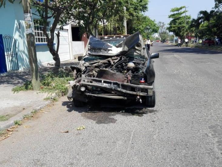 Joven provoca fuerte accidente debido a falla mecánica