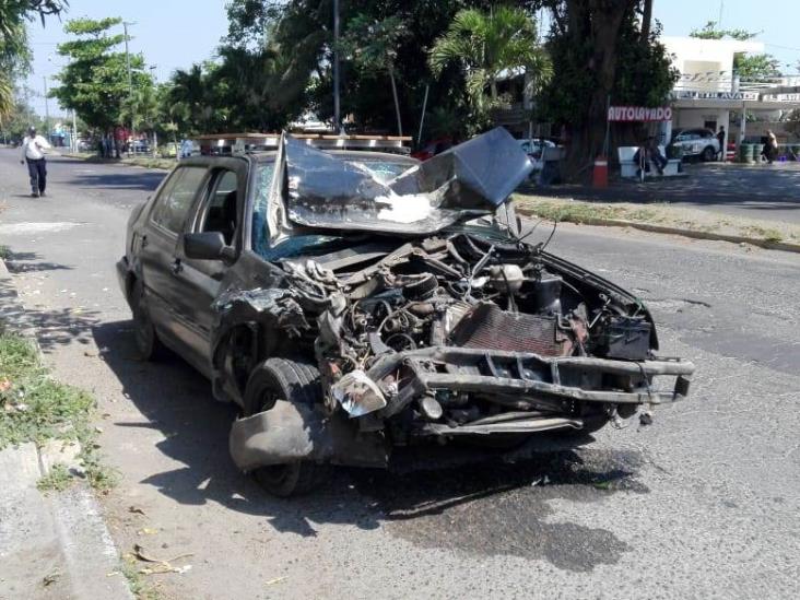 Joven provoca fuerte accidente debido a falla mecánica