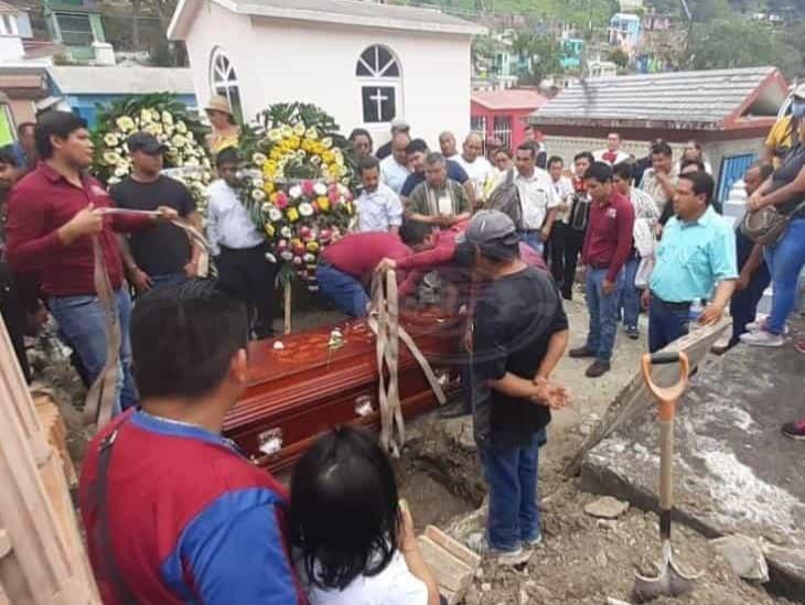 Sepultan en Papantla a la periodista María Elena Ferral