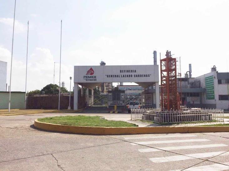 Controlan incendio en bomba de la Refinería Lázaro Cárdenas