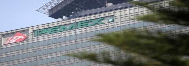 Fitch Ratings recorta calificación de Pemex ante caída del petróleo